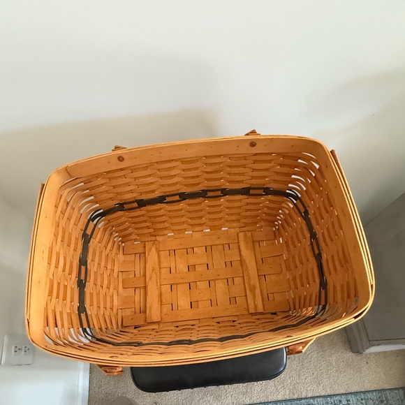 Longaberger 1999 Collectors Club Large Family Picnic Basket w/ Protector - Picture 2 of 6